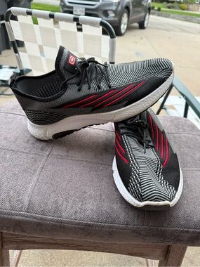 Men's Black and Red Knit Athletic Running Shoes with Cushioned White Midsole